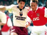 Dennis Bergkamp-آرسن ونگر: شکست‌ ناپذیر