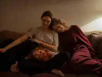 سه دختر او-His Three Daughters2