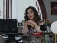 Sabrina Impacciatore-روزنامه